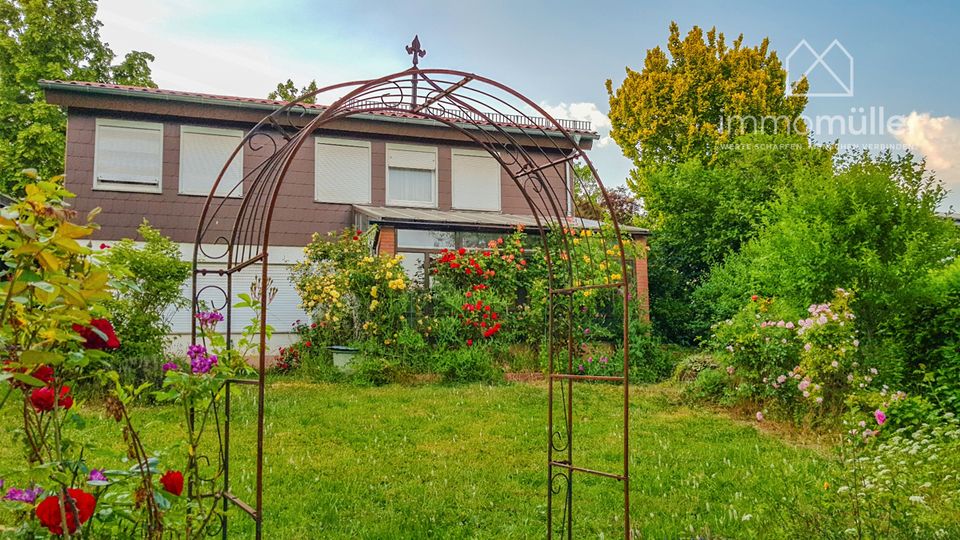 Gepflegtes Einfamilienhaus mit traumhaftem Garten in ruhiger Lage von Steinborn! in Eisenberg 