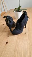 Highheels Pumps schwarz Nieten Schleife H&M 39 Hannover - Vahrenwald-List Vorschau