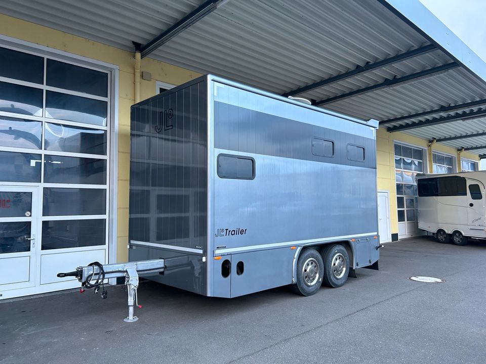 Pferdetransporter JL Trailer 4 Pferde mit Wohnung in Seligenstadt