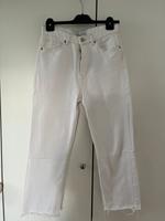 Klassische weiße Jeans von ZARA in Größe 38 Frankfurt am Main - Gallusviertel Vorschau