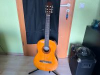 Yamaha C40 Gitarre Ständer Hülle Stimmgerät Saiten Baden-Württemberg - Schwetzingen Vorschau