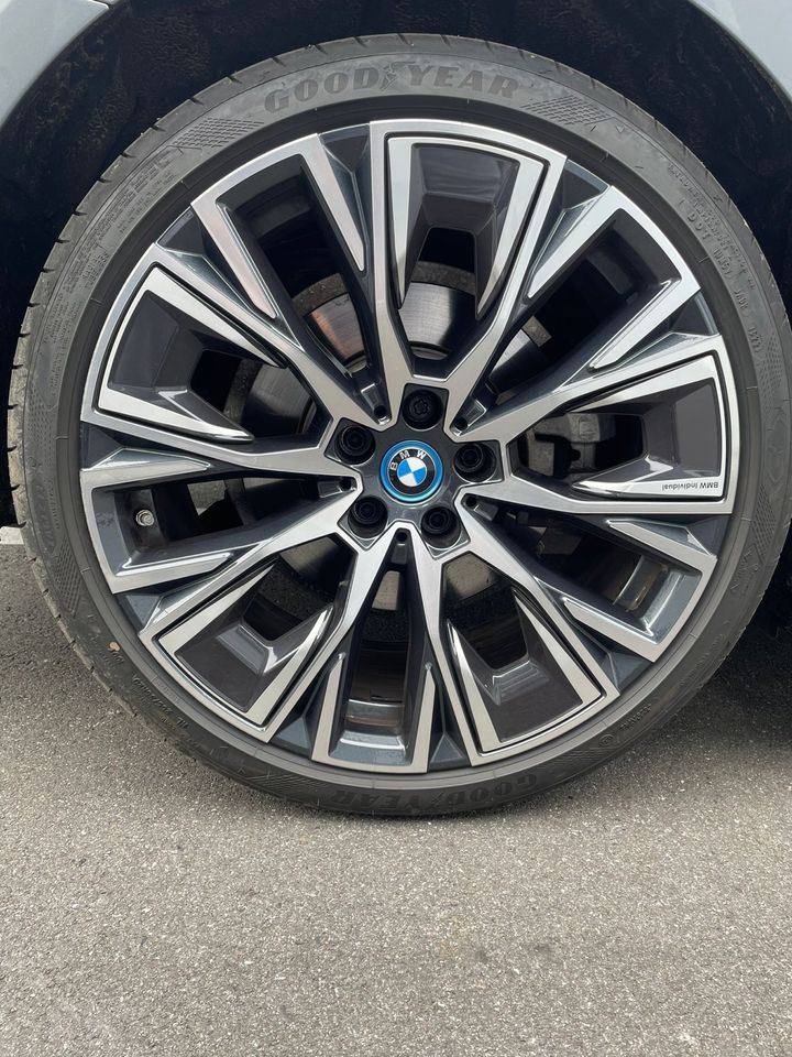 BMW i4, Grand Coupe, voll elektr., skyscraper grau in Kümmersbruck