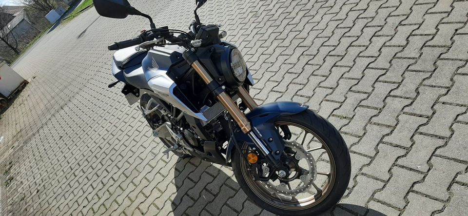 Honda CB 125 R, TÜV neu, TOP Zustand in Ipsheim