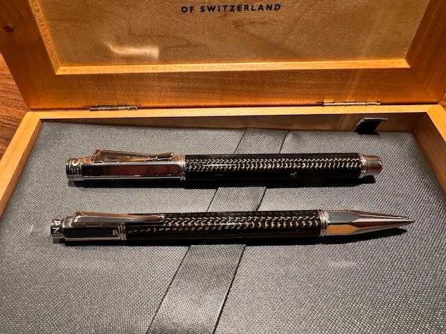 Caran D'Ache Schreibset Varius Carbon - 2er Set aus Sammlung in Mainz