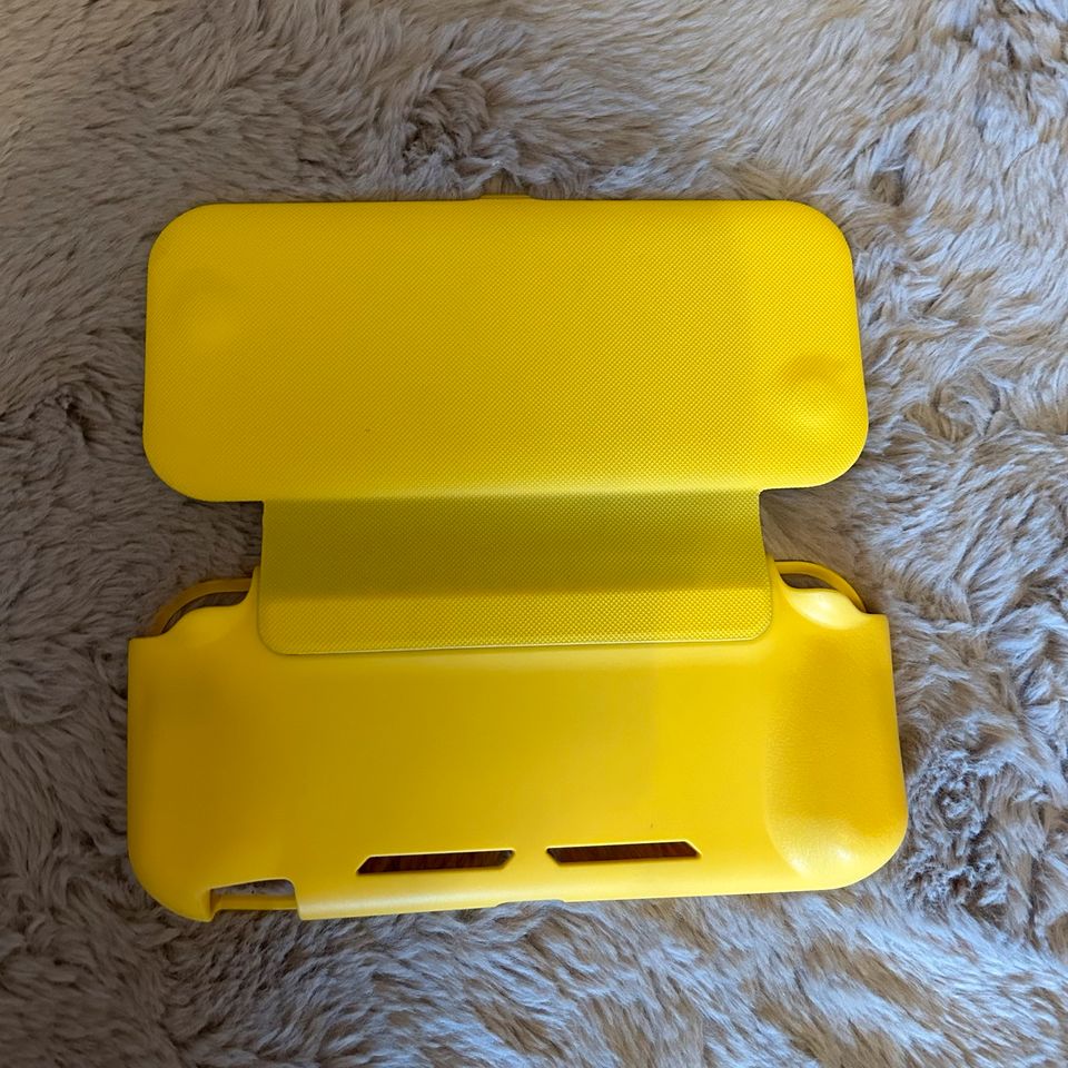 Nintendo Switch Lite Magnetische Hülle Gelb in Frankfurt am Main