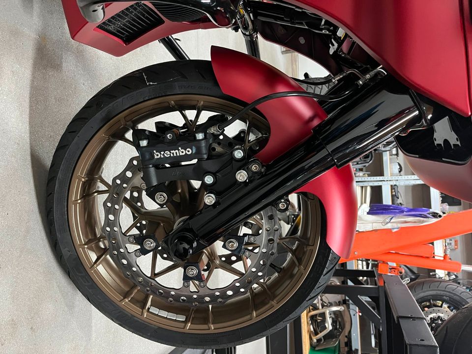 Harley Davidson Road Glide FLTRX Stage4 Baker-7 TBR in Blankenfelde-Mahlow