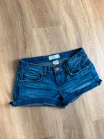 Blaue vintage Jeansshorts mit bestickten Taschen Baden-Württemberg - Konstanz Vorschau