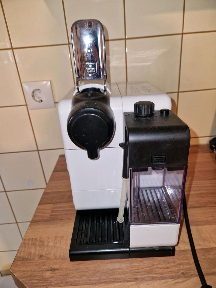 Nespresso Delonghi weiss in Rülzheim