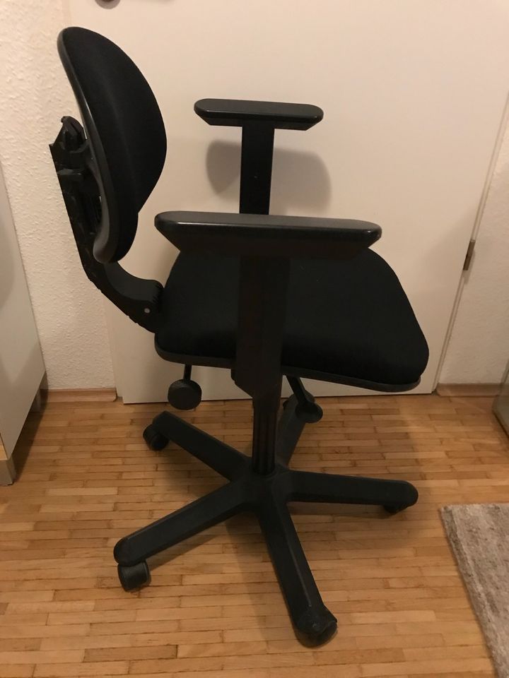 Büro Stuhl schwarz in Köln