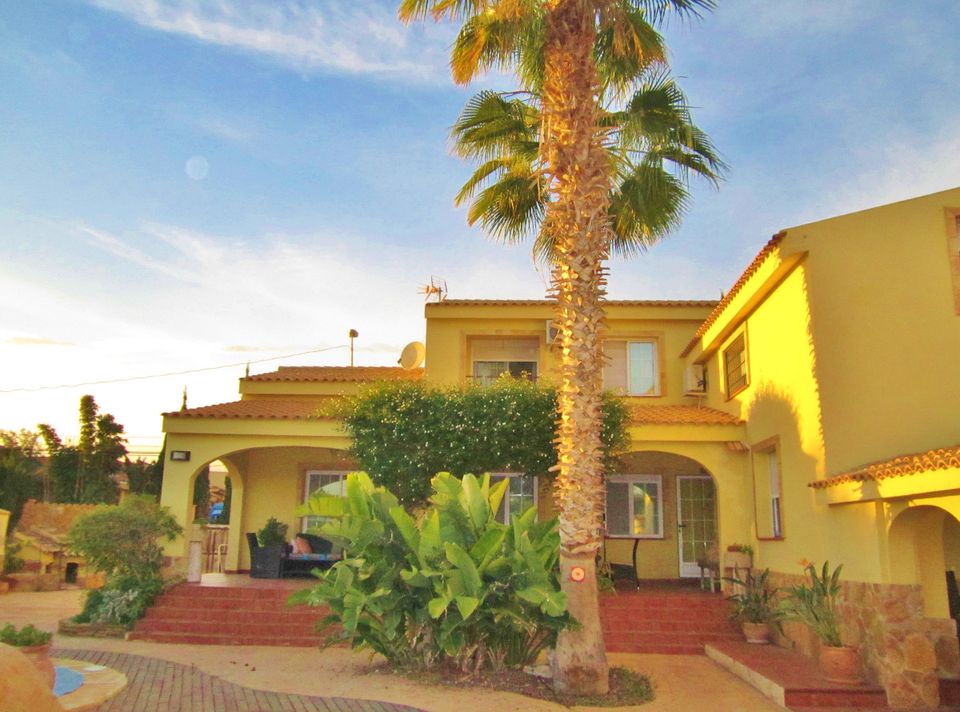 Villa in San Vicente del Raspeig / Alicante mit 4 Schlafzimmern, Pool, Garage und Zentralheizung, nur 12 Minuten vom Strand, Costa Blanca / Spanien in Oyten