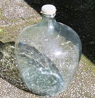 Schöne klassische bauchflasche aus Glas mit Verschluss deko garte Hessen - Karben Vorschau