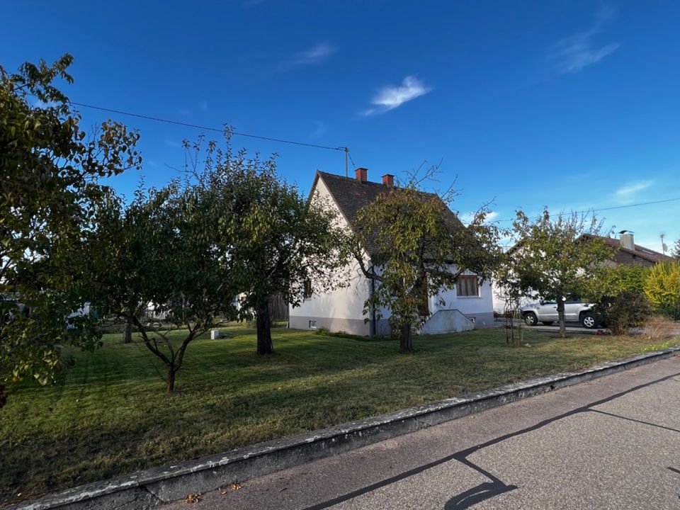 Einfamilienhaus mit großem Garten, zentral und ruhig gelegen in Münchsmünster