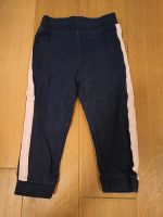 Dunkelblaue Hose mit rosa Längsstreifen in Gr. 92 zu verkaufen! Hessen - Kassel Vorschau