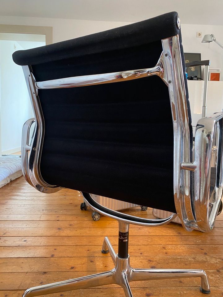 Büro Esszimmer Stuhl Vitra Eames Chair Hoppsack schwarz in Mönchengladbach