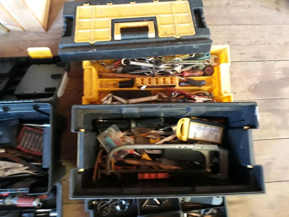 Werkzeug zwei Koffer Maulschlüssel Steckschlüssel in Lüneburg