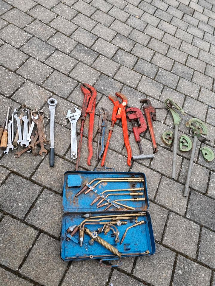 Werkzeug Paket in Schwalbach