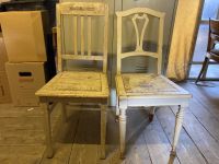 2 alte Stühle aus Holz, Vintage, Bastel- oder Renovierungsprojekt Hessen - Wetzlar Vorschau