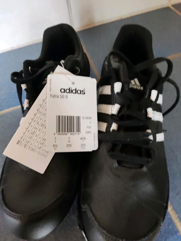 Adidas Schuhe Gr. 40 2/3 in Allmendingen