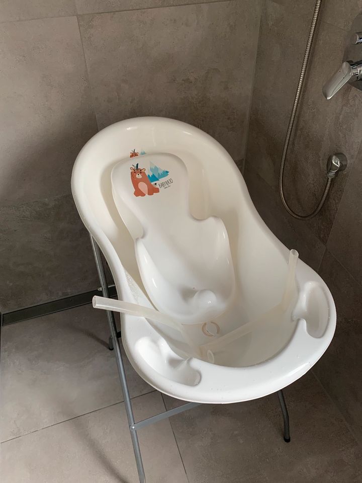 Babybadewanne mit Gestell 5 tlg. in Saarbrücken