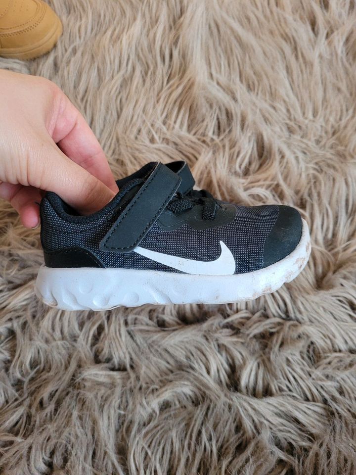 Nike H&M Schuhe Sneaker Boots Gr. 22 schwarz braun in Wetschen