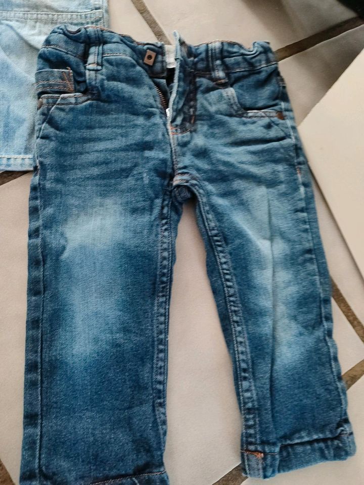 Hosen Jeans Latzhose 74 80 Bekleidung Klamotten in Isselburg