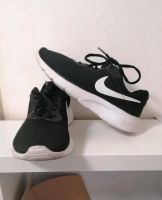 Nike Sneaker Turnschuhe Gr. 35 Nordrhein-Westfalen - Kaarst Vorschau