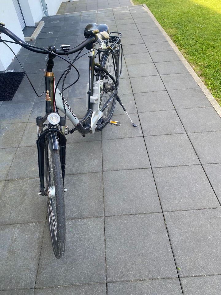 Ebike mit Akku und Zubehör Fahrrad in Aachen
