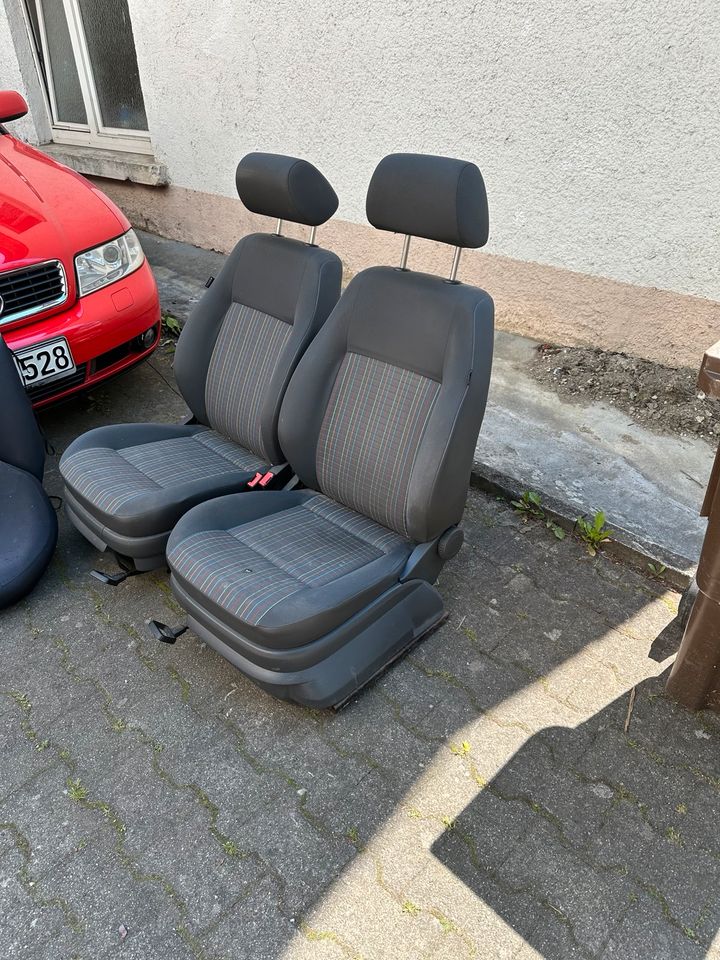 VW Polo 9n3 Sitze komplett vorne hinten mit Seitenairbag Ez 06 in Rottenacker