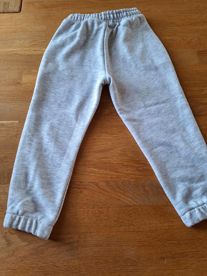 Sweat Hose von Zara Gr.116  ,,Top Zustand " in Moers