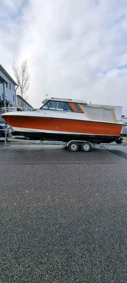 Kajütboot mit Harttop und viel Zubehör in Budenheim