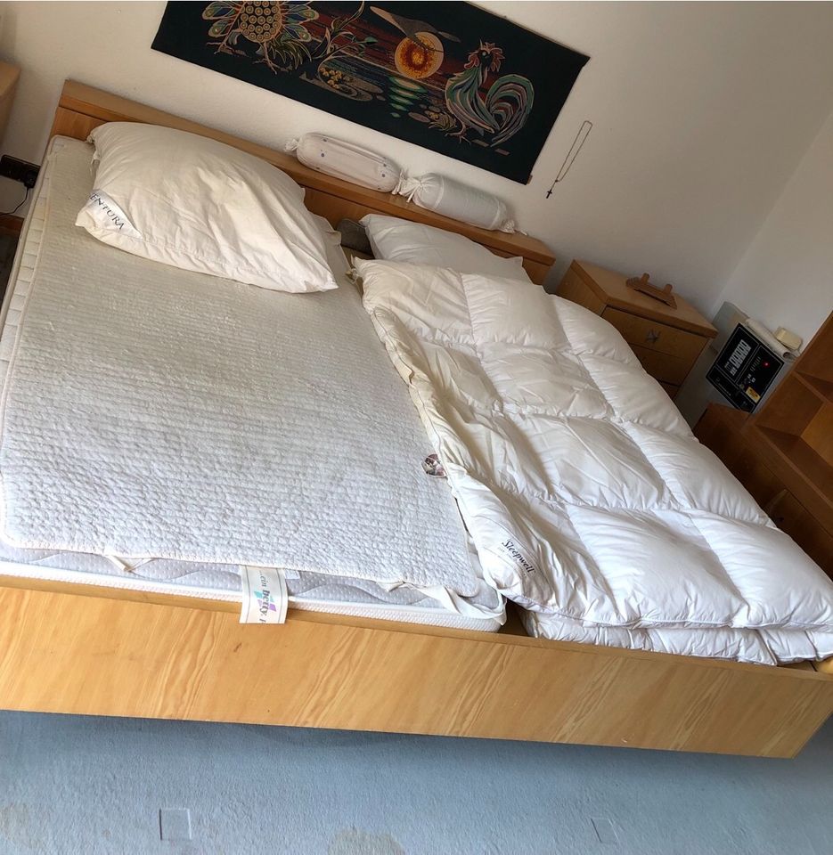 Doppelbett und passende Nachtschränkchen in Hannover