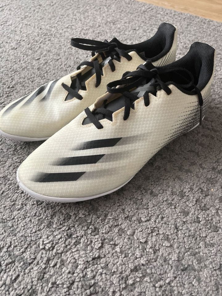 Adidas Hallenfußballschuhe Gr.42 2/3 in Bremen