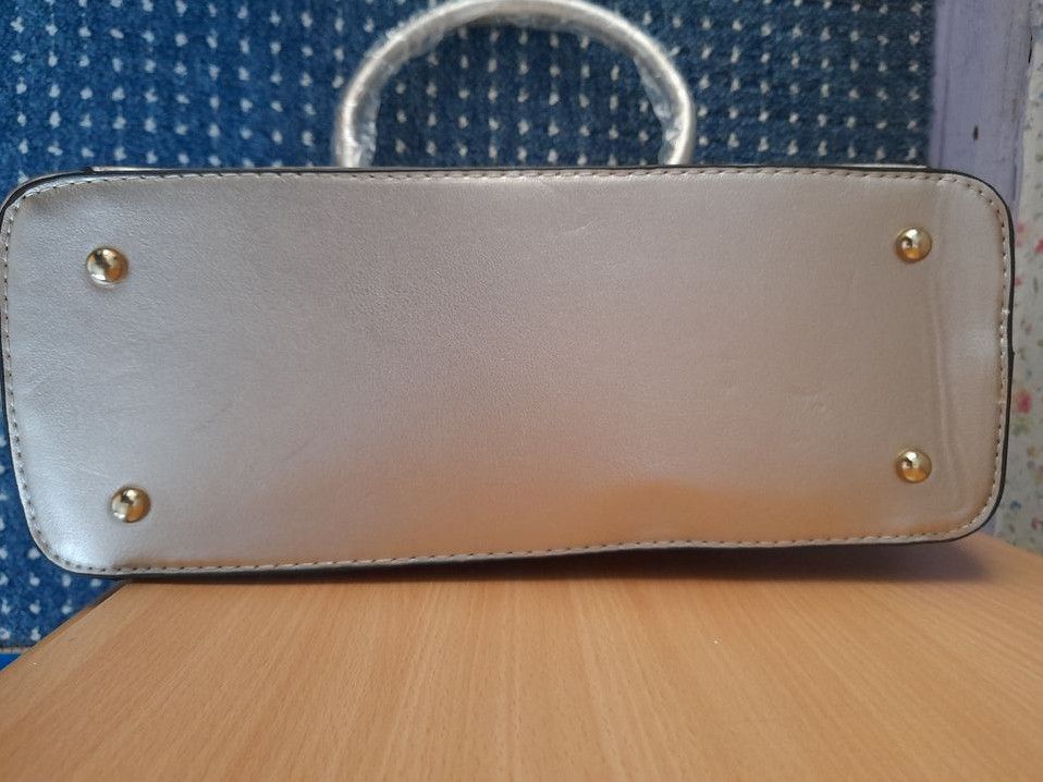 Goldene Glücks-Handtasche * NEU *300 Strass-Steine mit Etikett in Berlin