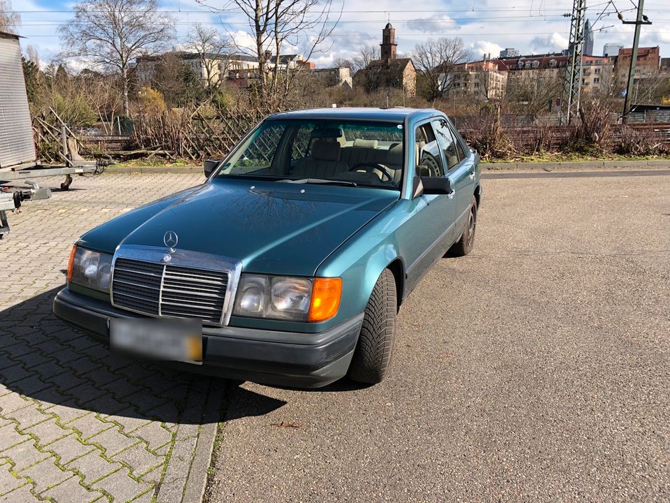 Mercedes W 124 / E 230  Automatik. / 226478 KM in Frankfurt am Main