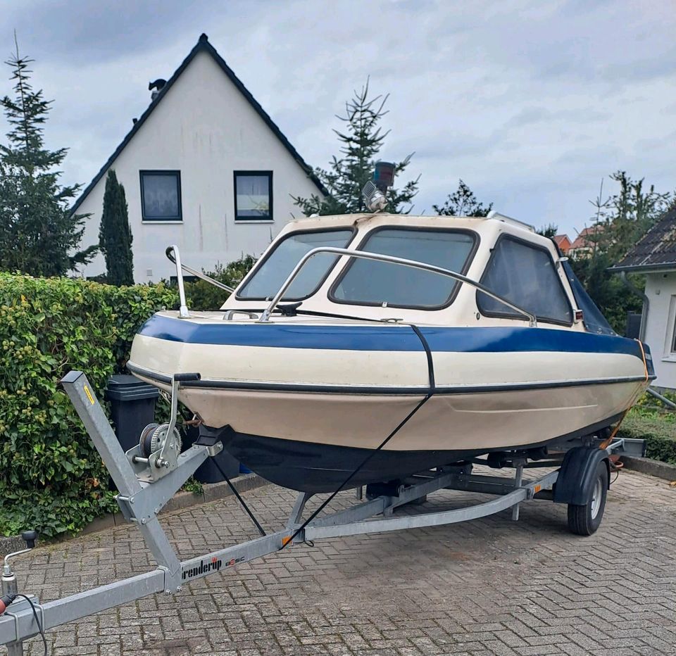 Halbkajüt Motorboot in Hohen Viecheln