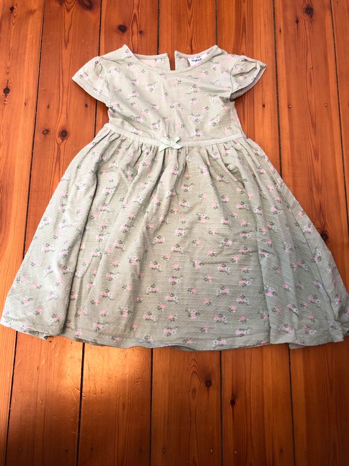 Blümchen Kleid ärmellos gr 116 in Hamburg