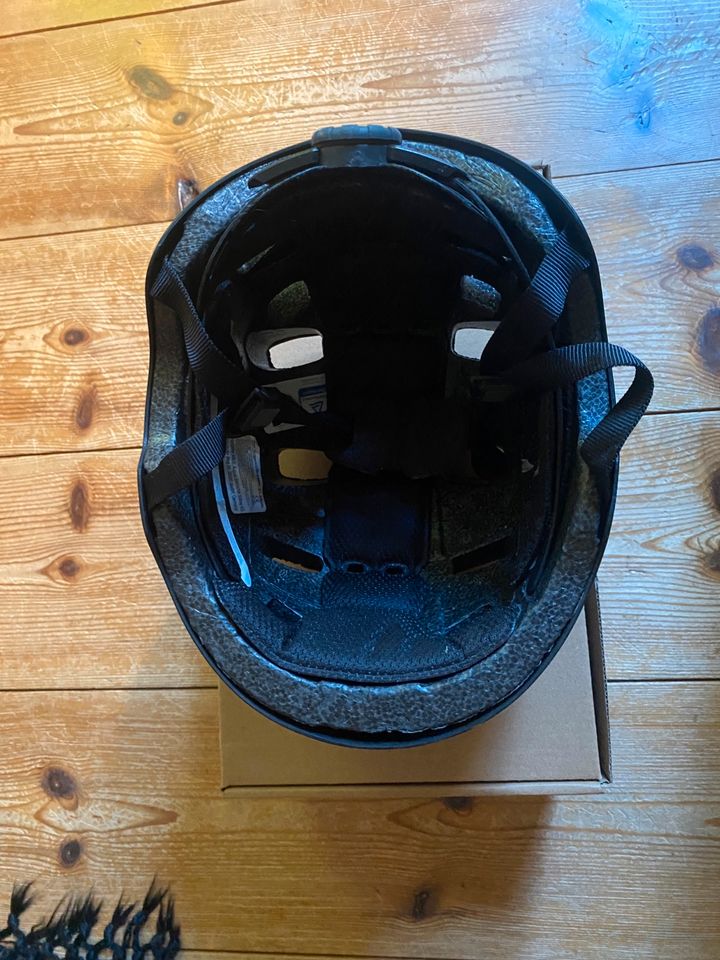 Abus Helm Größe 51- 55cm in Berlin