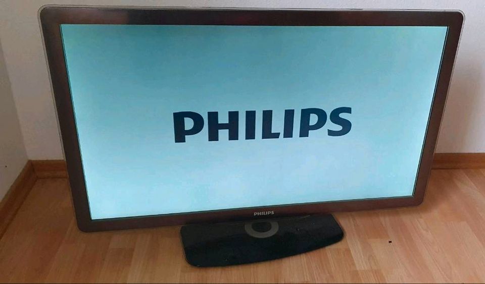 Philips LED TV 40 Zoll Ambilight 40PFL7605H, lieferbar in Köln