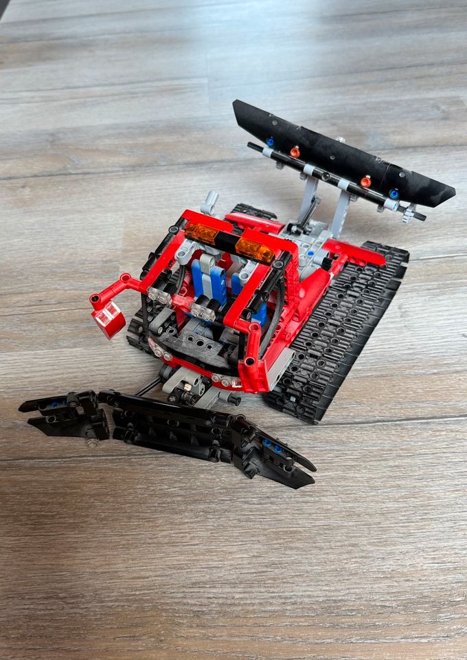 Lego Technik Pistenraupe in Erkrath
