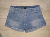 H & M Shorts Grösse 42 kurze Jeanshose Hot Pants Nordrhein-Westfalen - Marsberg Vorschau
