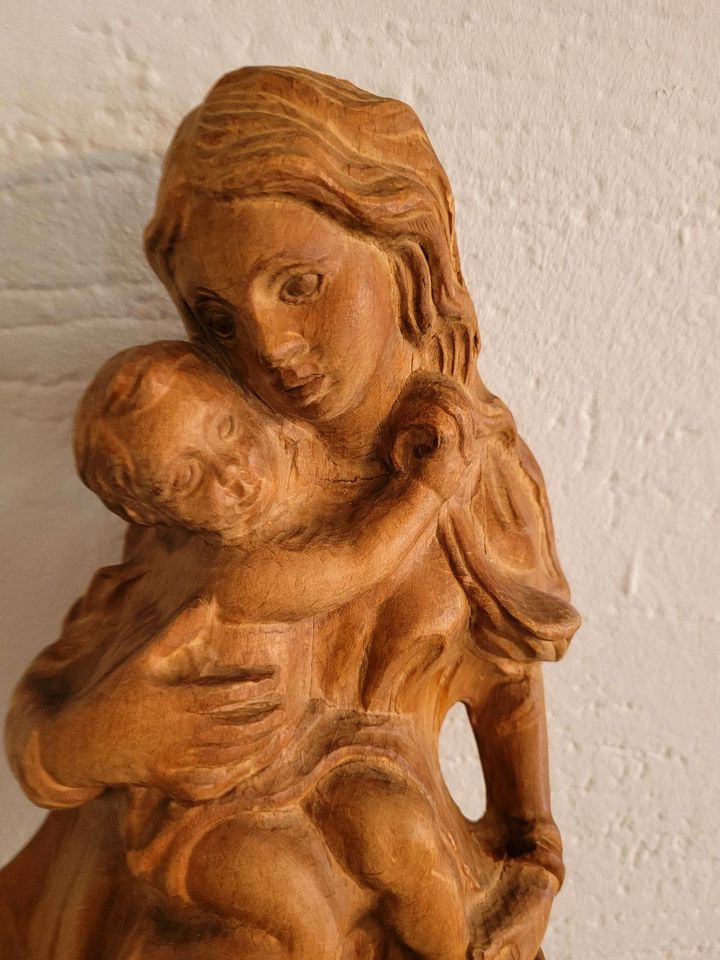 Maria mit Kind Wandfigur Schnitzfigur Holzfigur zu verkaufen in Schrobenhausen