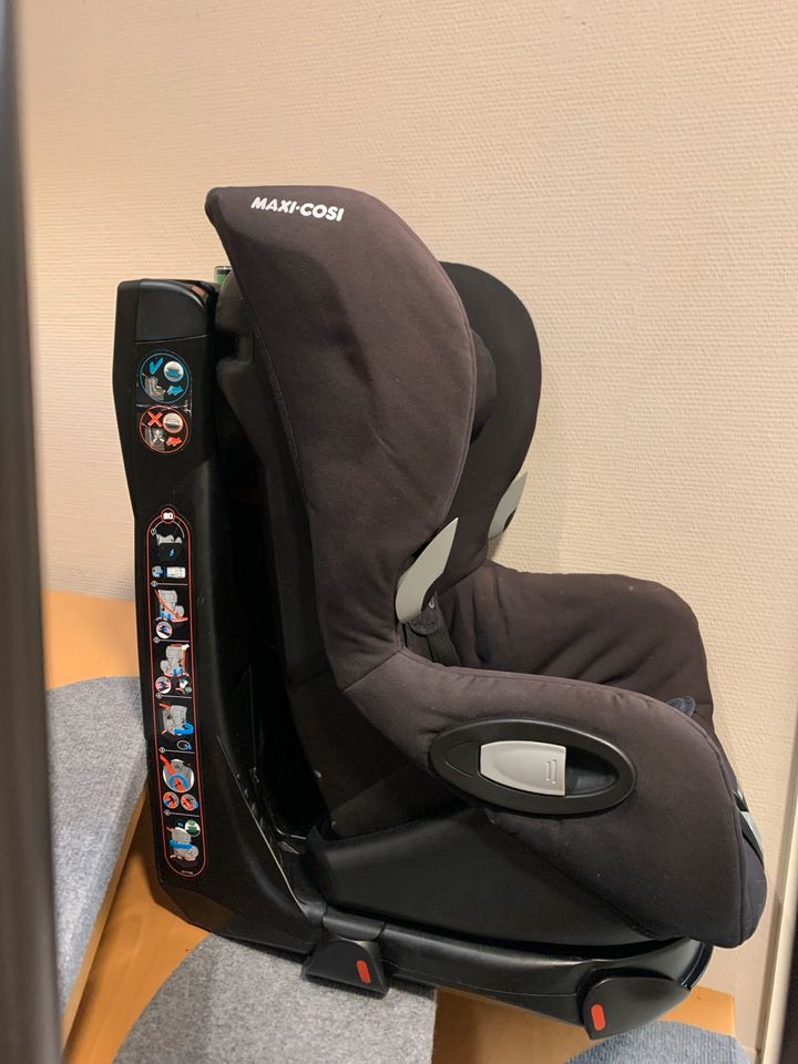 Maxi Cosi Kindersitz drehbar für Auto in Lauffen