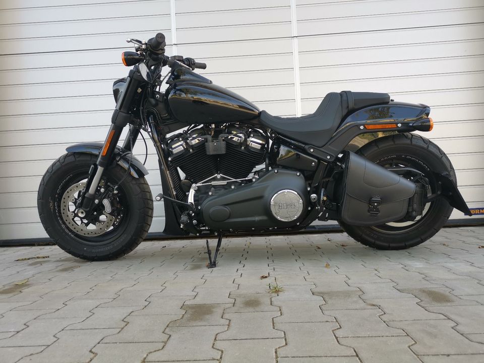 Odin Blackline Schwingentasche passend f. Harley-Davidson Softail in Plau am See