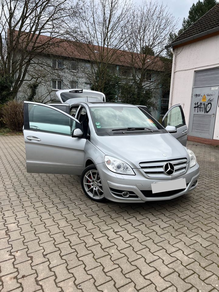 Mercedes Benz B200 Grand Edition Designo Ganz seltene Modell in Gelnhausen