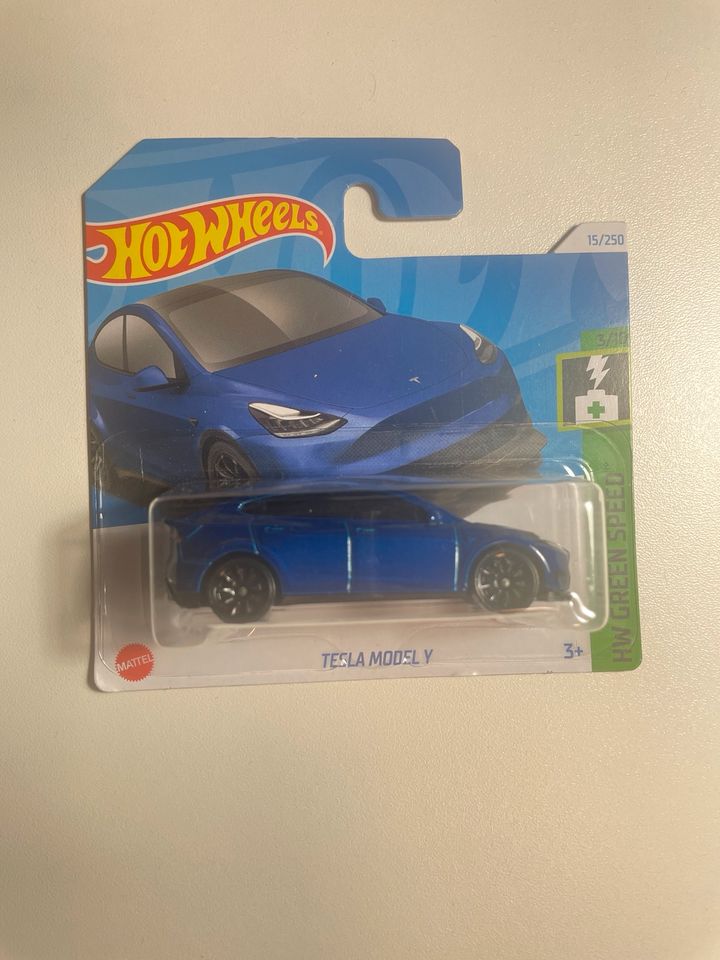 Hot Wheels - Tesla Model Y in Berlin