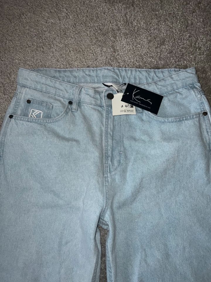 Jeans Karl Kani hellblau, 34r in Bad Segeberg