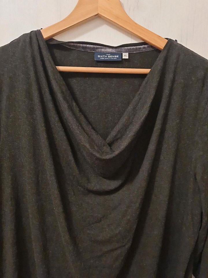 Anthrazitfarbenes Shirt mit Wasserfallkragen in Brühl