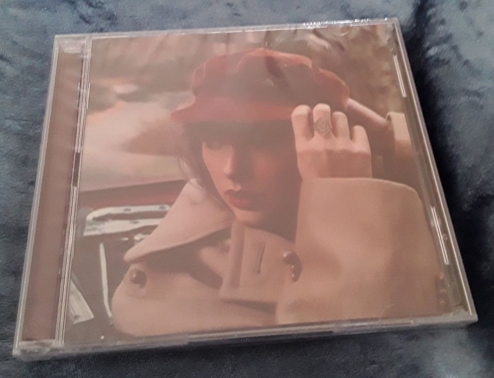 TAYLOR  SWIFT - Red (Taylor's Version) (CD) in Obertraubling