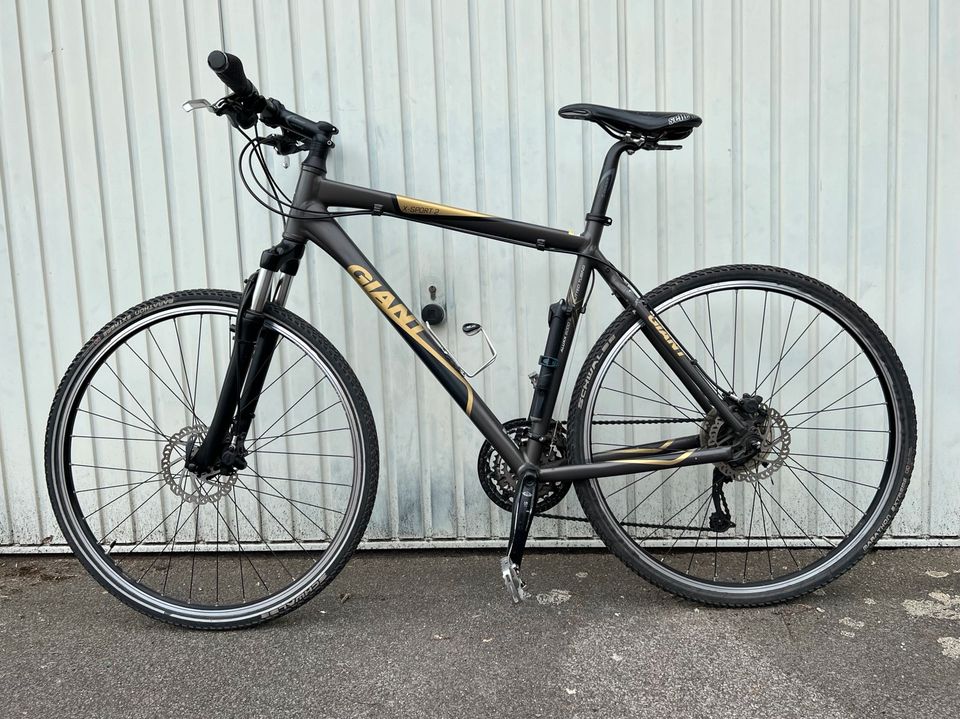 Giant X-SPORT 2 Cross City Trekking Rad Bike Fahrrad fast in Dormagen