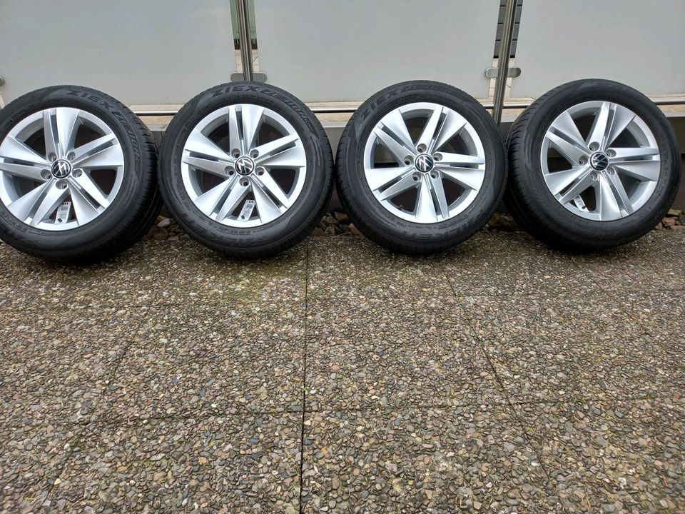 Golf 8, 7, 6 Aluf. 7Jx16, ET48 + Sommerreifen  205/55R16. DOT2221 in Detmold